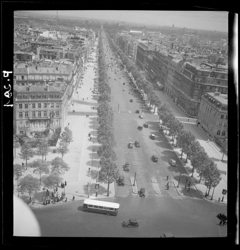 Avenue Des Champs Elys Es Vue D En Haut De L Arc De Triomphe Centre