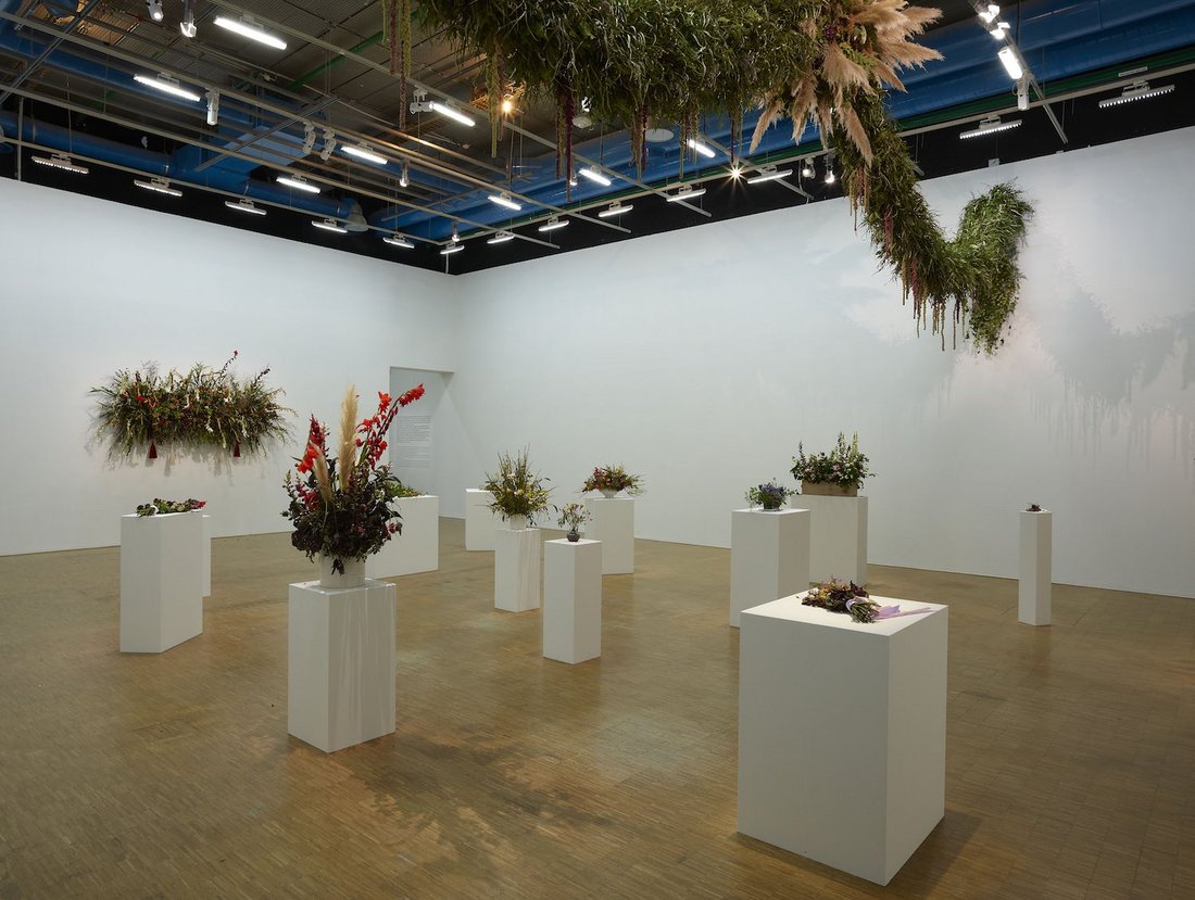 Vue de l'installation « Flowers for Africa », Kapwani Kiwanga, Centre Pompidou