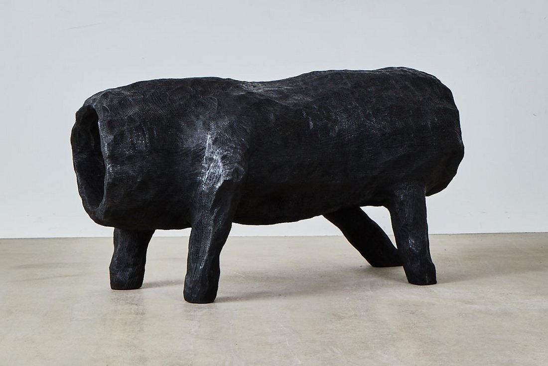 Marlène Huissoud, « Beehave », 2019, bois, 63 × 111 × 45 cm, sur une commande de Sir Ian Blatchford pour le Science Museum Photo © Petr Krejci