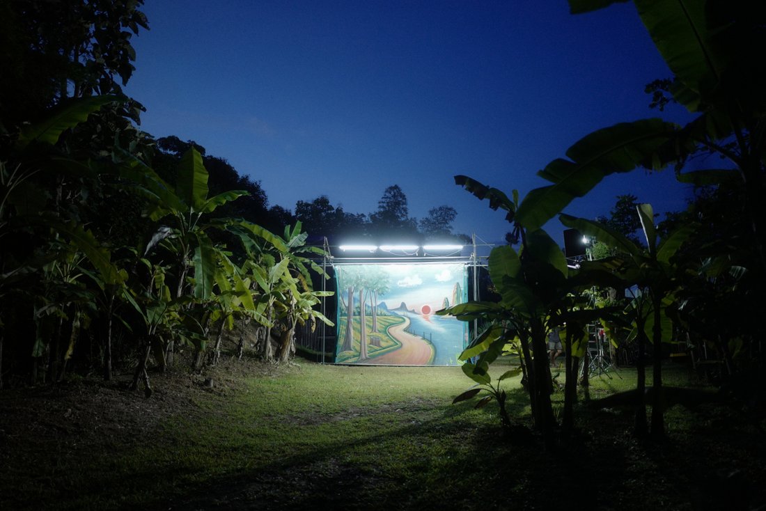 Retrospective "Apichatpong Weerasethakul" : poster : screenshot of the film "On Blue"