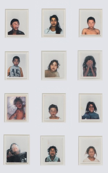 Exposition "Vies minuscules", Panthéon x Centre Pompidou : affiche : planche de portraits d'enfants roms, par Mathieu Pernot